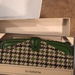 Liz Claiborne green hounds tooth wallet